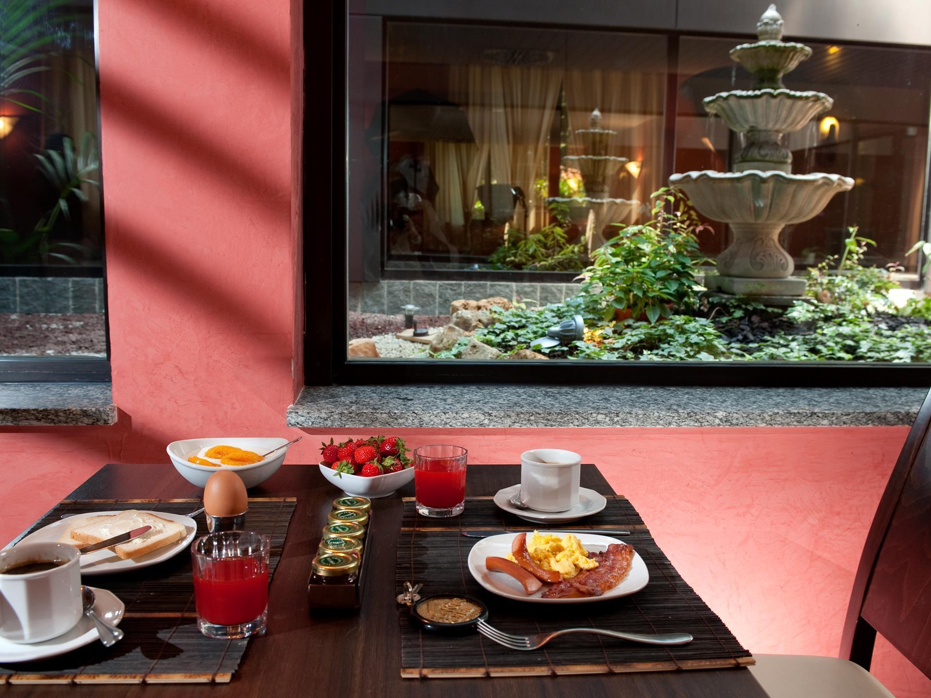 Hotel Comtur Binasco Restoran fotoğraf