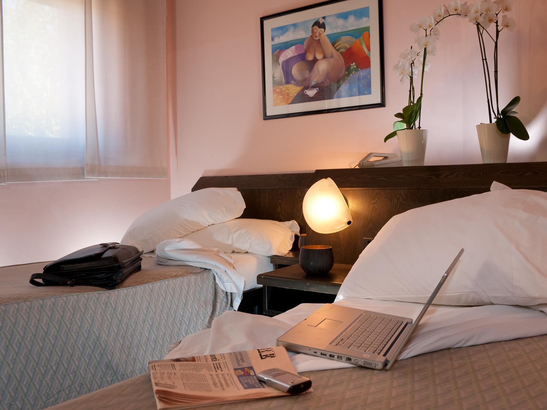 Hotel Comtur Binasco Oda fotoğraf