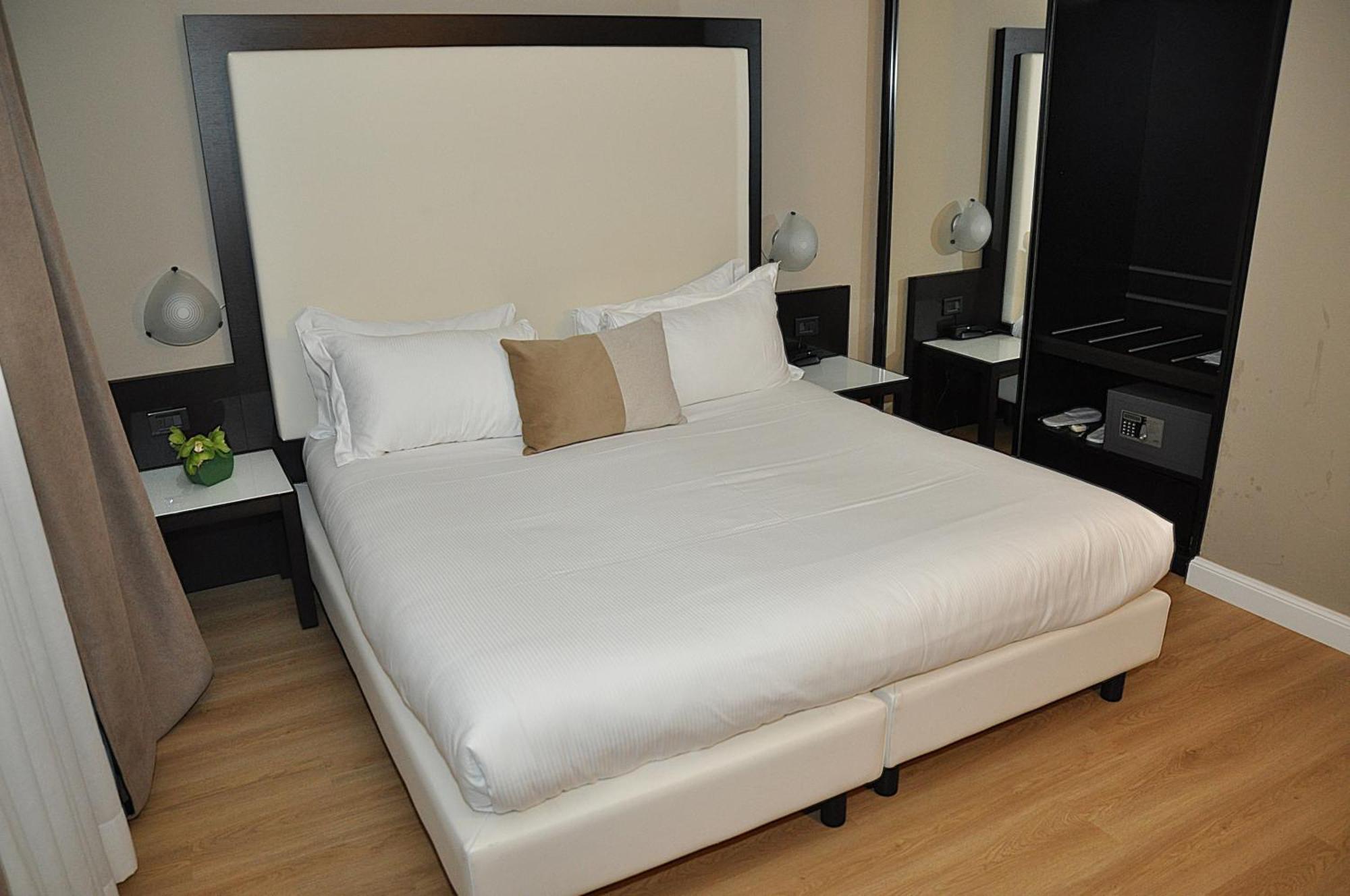 Hotel Comtur Binasco Dış mekan fotoğraf